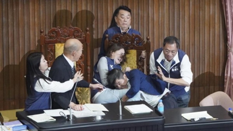 5月17日國際聚焦 台立法院改革法案三讀 朝野發生激烈肢體衝突