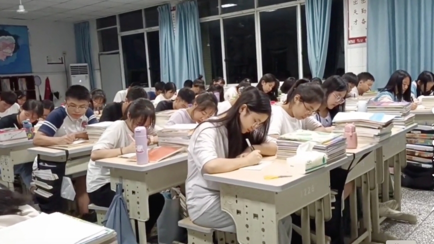 中國學生晚上九點還上課 震驚外國教師（視頻）