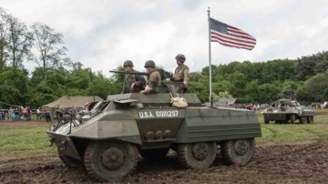 纽约长岛美国装甲博物馆 重现诺曼底登陆战