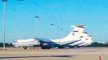 目击者：俄罗斯军机在北京机场装载物资