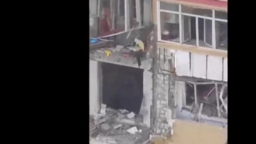快讯：哈尔滨一居民楼发生爆炸 阳台被炸飞（视频）