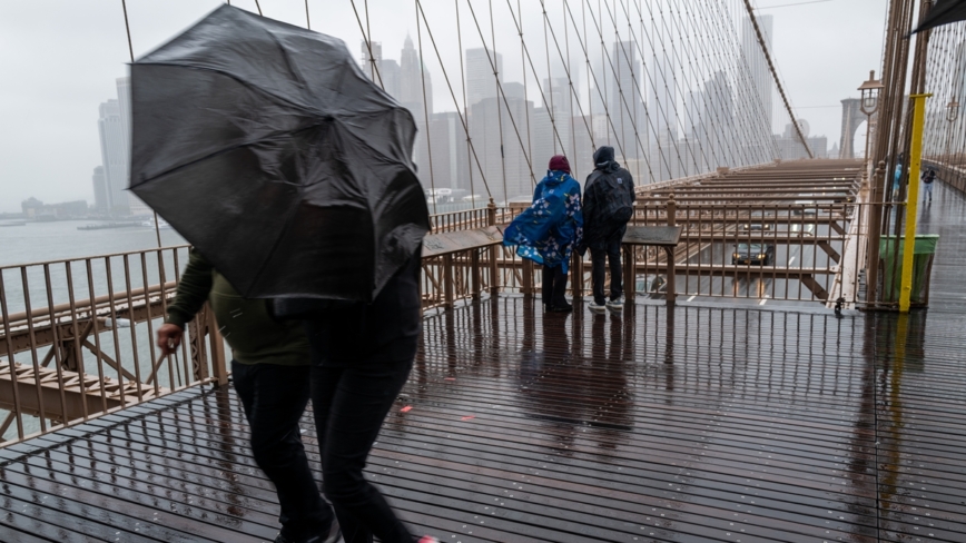 纽约突降暴雨 风暴席卷三州 上万用户断电
