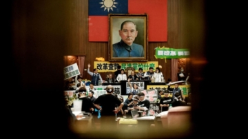 台灣10萬人抗議國會「改革」 媒體釐清四大爭議