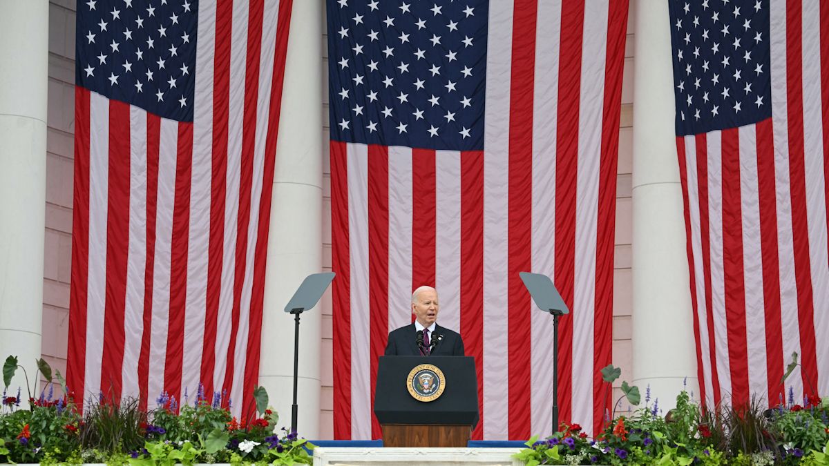 拜登陣亡將士紀念日講話：美國要世代捍衛自由| 阿靈頓國家公墓| 川普| 諾曼底登陸| 新唐人电视台, image size:1200x675