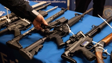 纽约政要吁教育枪械安全 儿童意外大降85%