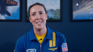 美海軍藍天使首位女戰機飛官：盡全力就有機會