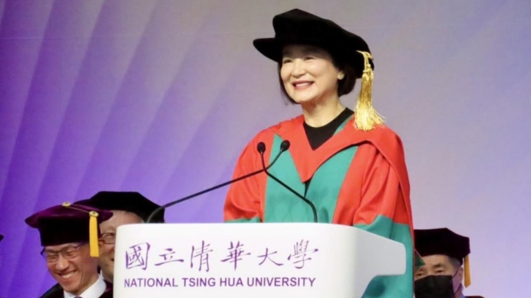 林青霞為台灣清大畢業生致詞 家長比學生還興奮