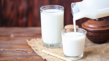 擔心牛奶摻假？ 幾種簡單方法幫你檢測
