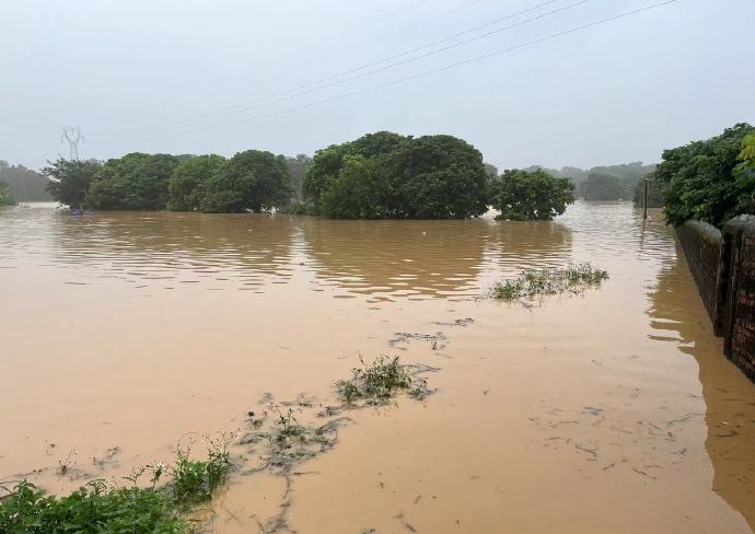 广东梅州洪灾至少5死15失联 水库深夜紧急泄洪（视频）