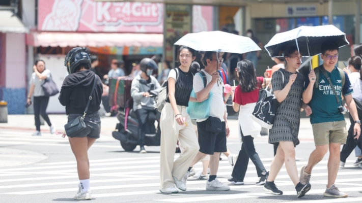 北半球热浪袭 多地破40度 防中暑多喝水