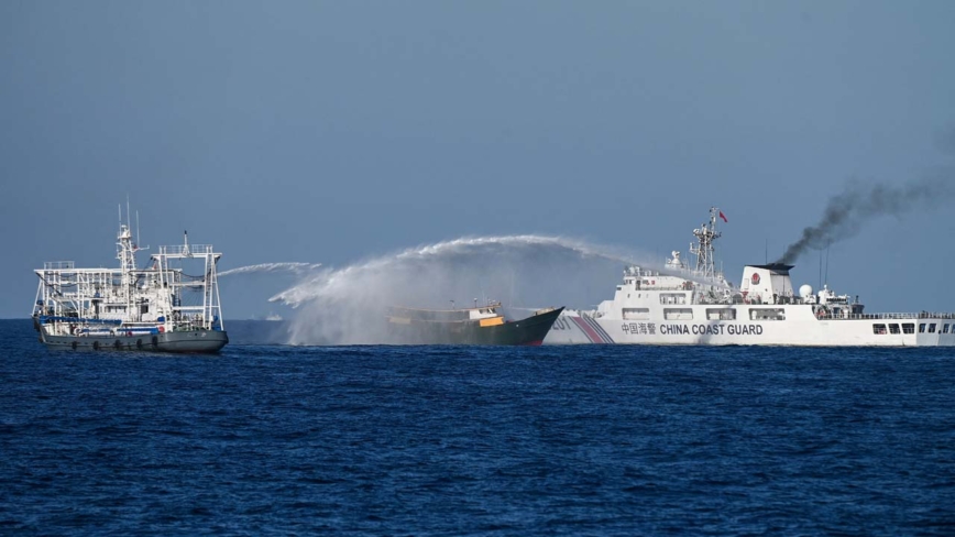 南海冲突升级 菲媒控中共海警劫4船抢8枪伤7人