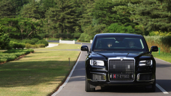 普京再送金正恩一輛Aurus豪華轎車 朝回贈兩隻豐山犬