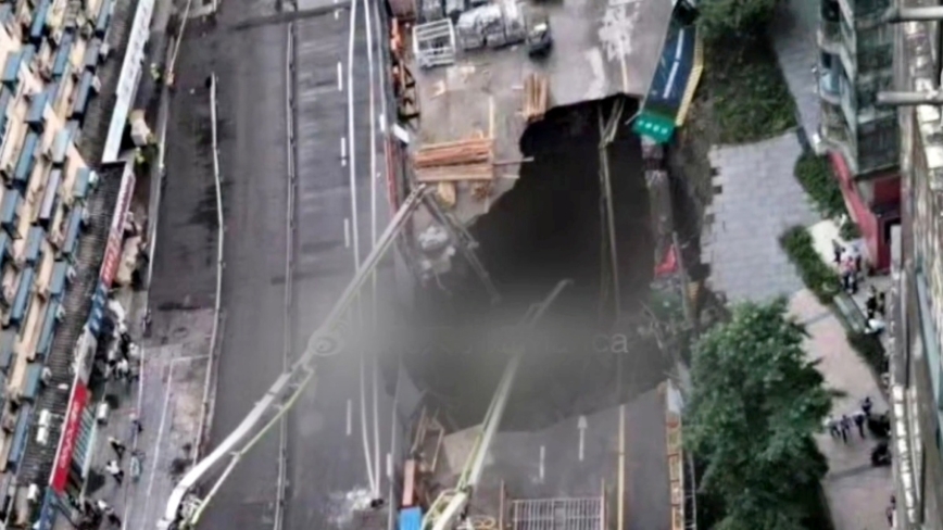 成都在建地鐵路面坍塌 居民凌晨緊急撤離