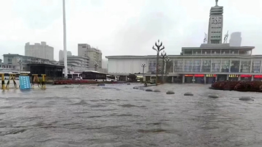 組圖：長沙暴雨 火車站成碼頭 地鐵灌水停運