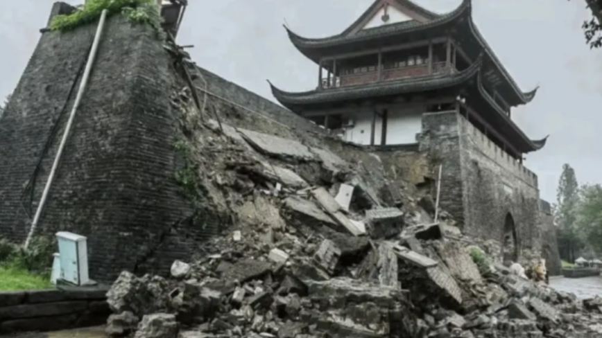 暴雨摧毁千年古迹 浙江东汉水亭门古城墙坍塌