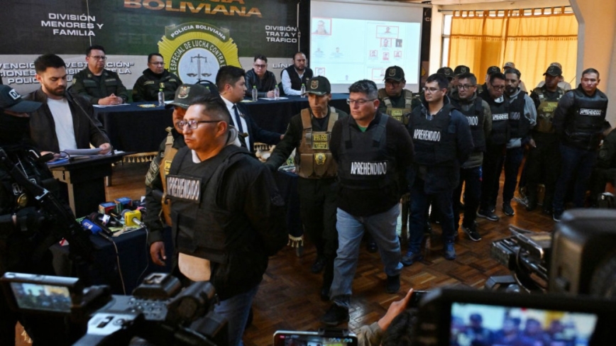 17人被捕上铐示众 玻利维亚“政变”扯出阴谋论