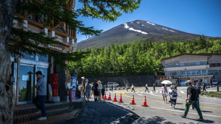 日本富士山7月1日開山 山梨縣開徵通行費2000日圓