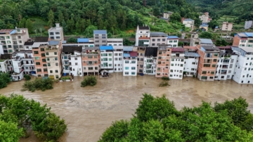 中国西南地区爆发洪水山崩 伤亡不明