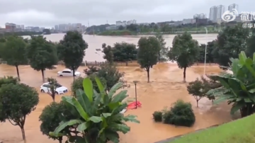 湖南平江暴雨洪水成灾 网上到处是求救声（视频）