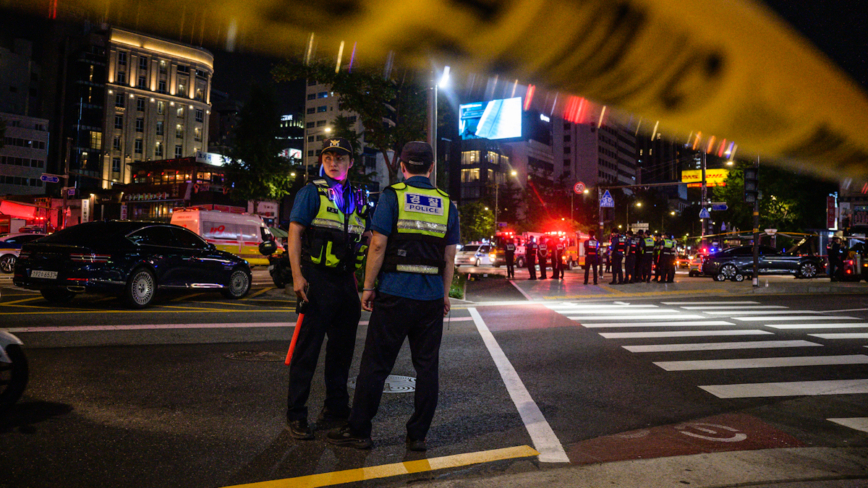 7月1日国际聚焦 韩国首尔市中心汽车撞行人 酿9死4伤