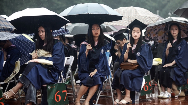 中國應屆大學生逾一半畢業即失業 專家解讀