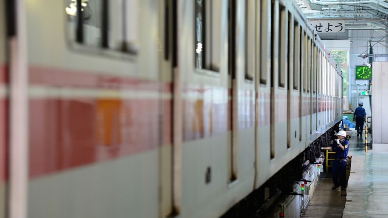 司機忘關麥克風 東京地鐵車廂傳來哼歌聲 獲乘客好評