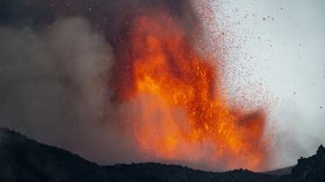 休眠四年後 歐洲最高火山埃特納再次噴發