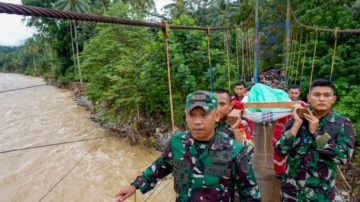 印尼暴雨金礦山崩 至少12死18人失聯