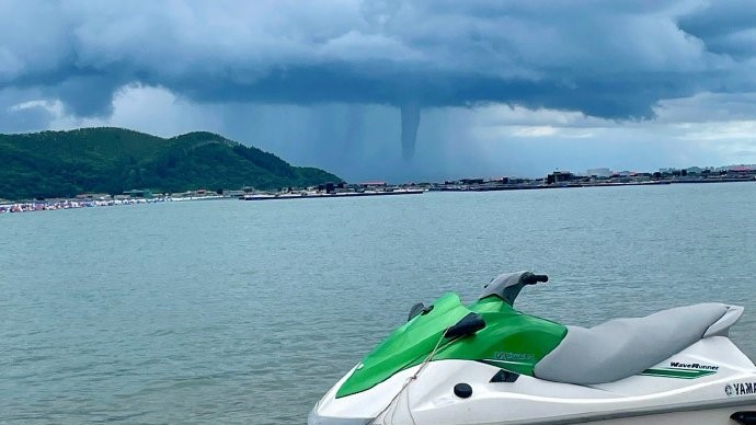 水柱连天 广西、福建接连出现“龙吸水”（视频）