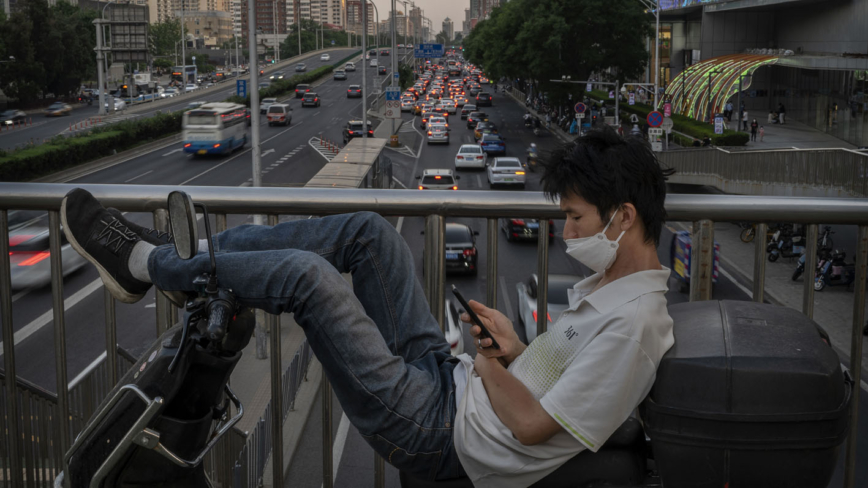 【中国一分钟】中国年轻人“躺平”新趋势 多地出现“青年养老院”