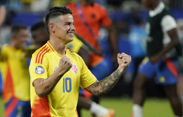 TOPSHOT - Colombia's midfielder #10 James Rodriguez celebrates his team's win of the Conmebol 2024 Copa America tournament semi-final football match between Uruguay and Colombia at Bank of America Stadium, in Charlotte, North Caroline on July 10, 2024. (Photo by TIMOTHY A. CLARY / AFP) 