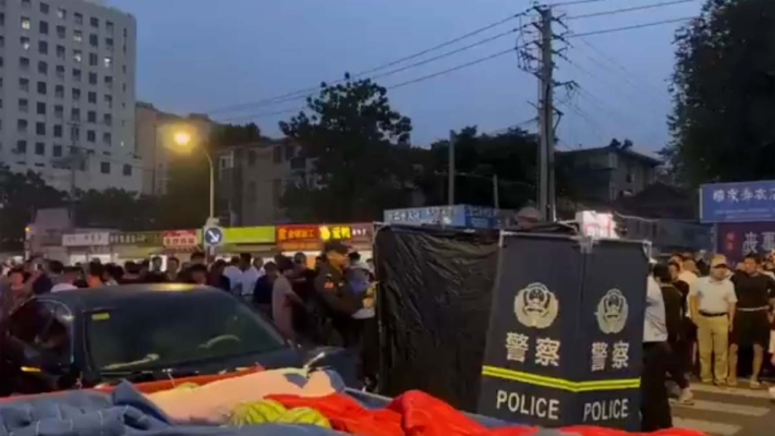 连云港车一路冲撞 传死伤十馀人（视频）