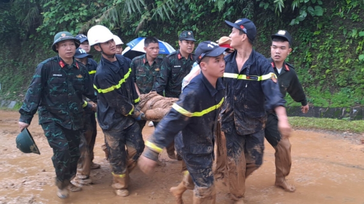 越南北部暴雨酿土石流 小巴遭埋至少11死