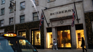 Burberry股价大跌15% 执行长下台