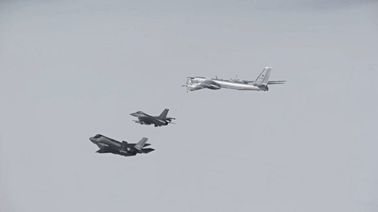美加軍機聯合行動 緊急攔截中俄轟炸機