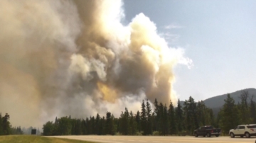 野火肆虐加拿大国家公园 2万多人紧急撤离