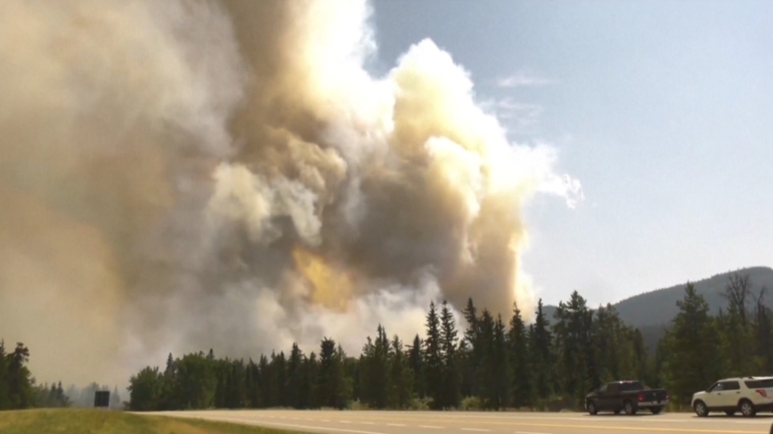 野火肆虐加拿大国家公园 2万多人紧急撤离