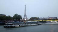 巴黎奧運雨中隆重開幕 各國塞納河上乘船入場