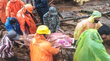 印度南部土石流至少12死 400户家庭受困或遭掩埋