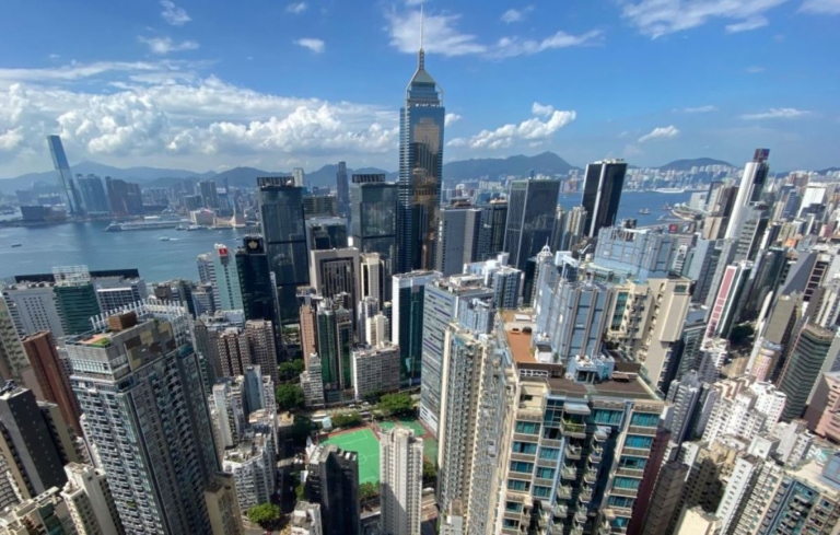香港房指創近8年新低 恒隆上半年盈利腰斬