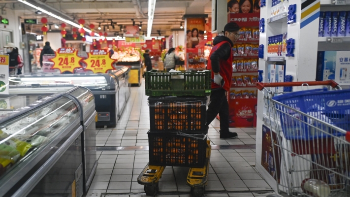 中国消费低迷 各大超市“食堂”盯上年轻人