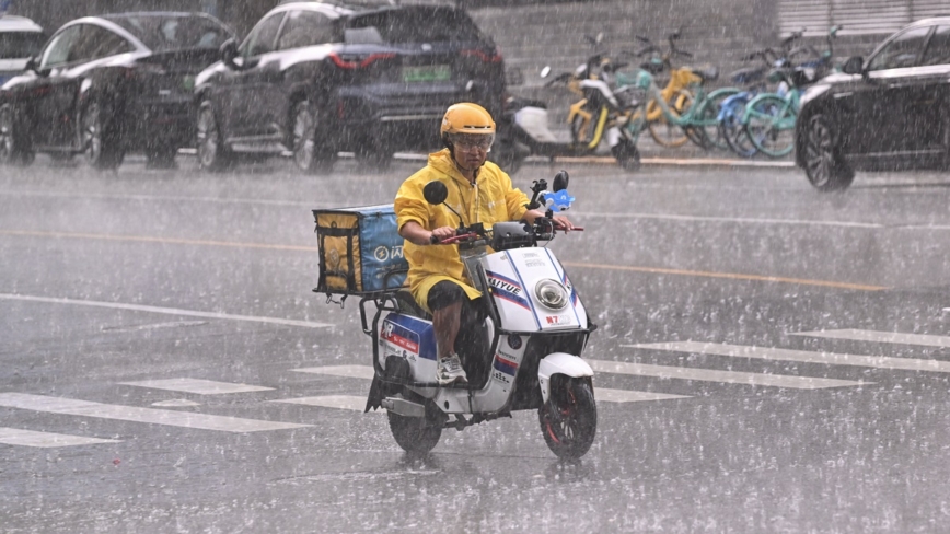 北上广深暴雨预警 多地城区农田被淹损失惨重