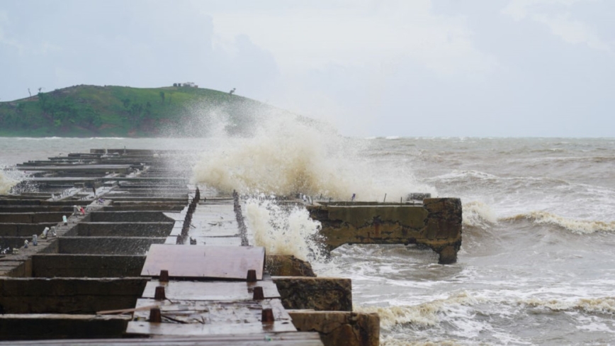 飓风厄尼斯托威力再增 挟强风豪雨威胁美加沿岸