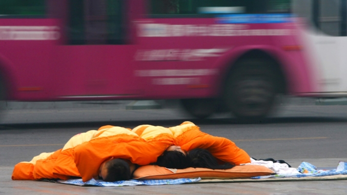 民众愤慨：北京名校女毕业生饿死出租屋