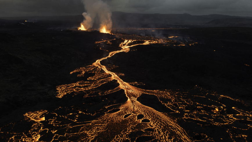 冰島火山噴發 藍湖溫泉遊客驚魂