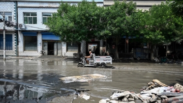 中国西南多地泥石流 河北任丘暴雨淹城