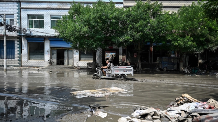 中國西南多地泥石流 河北任丘暴雨淹城