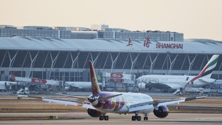 中國航班驚魂 客機砸地再彈起 乘客驚恐尖叫