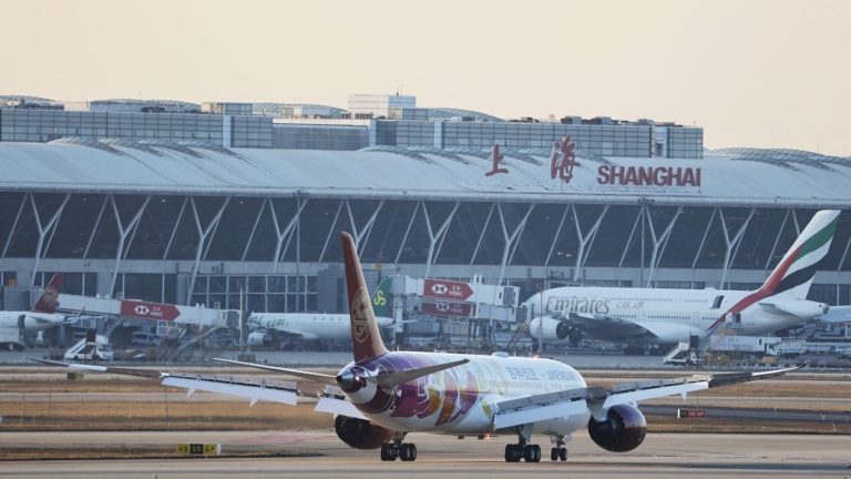 中國航班驚魂 客機砸地再彈起 乘客驚恐尖叫