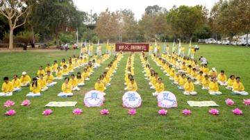 颂师恩　洛杉矶法轮功学员祝师父中秋快乐